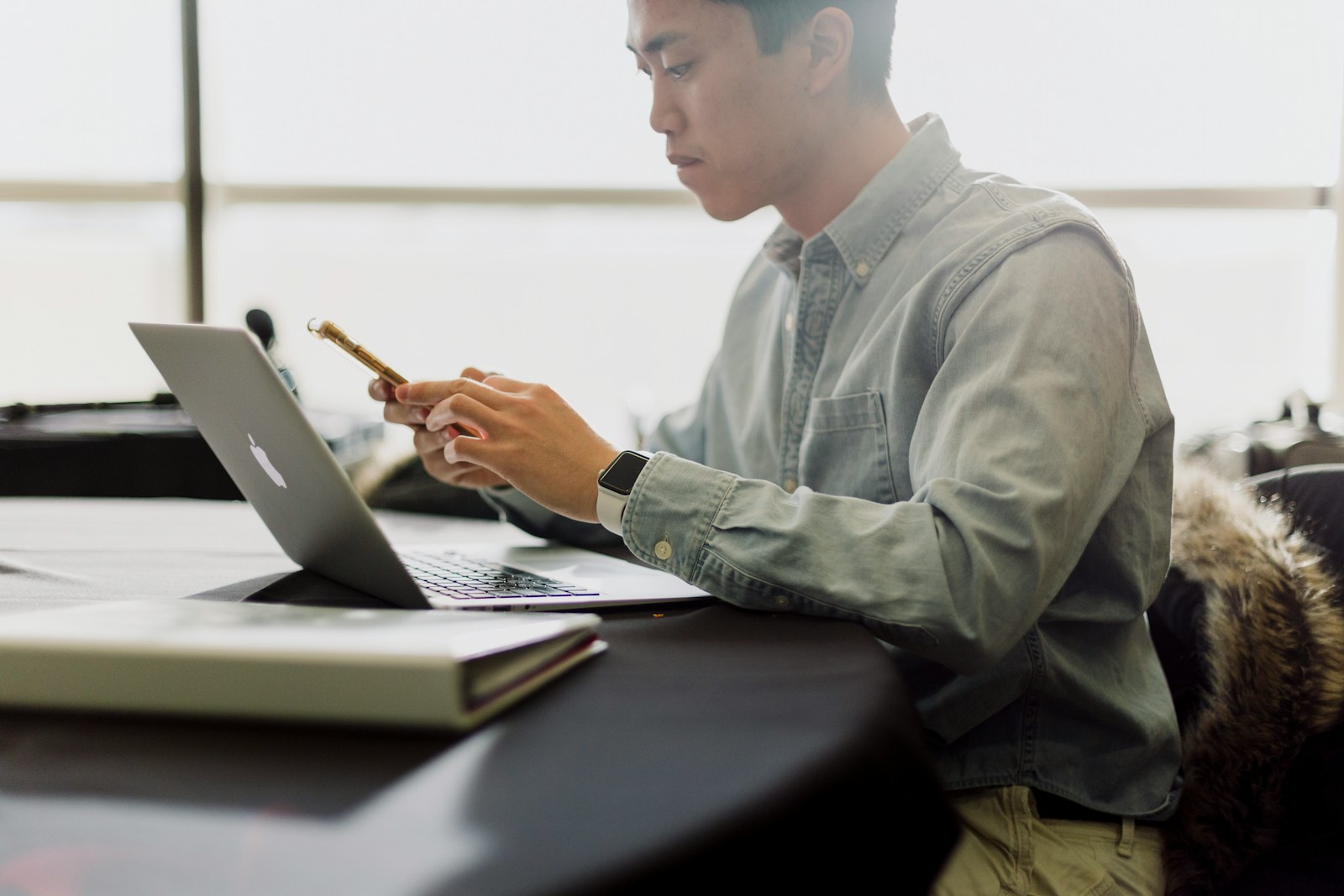 Knowledge worker reviewing an automatically produced summary
